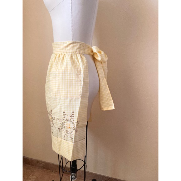 Vintage Handmade Apron Yellow Checkered Star Embroidered - Picture 2 of 4